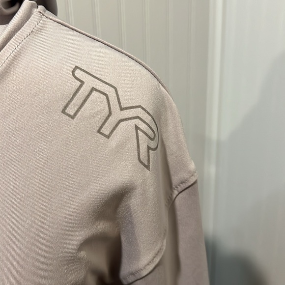 WOMENS TYR PULLOVER SZ M - Picture 2 of 8